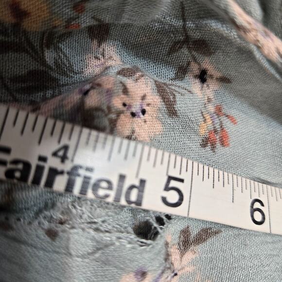 Camellia Women's Lite Blue Floral Romper Smocked Back V-neck Button Front Size M - Picture 8 of 11